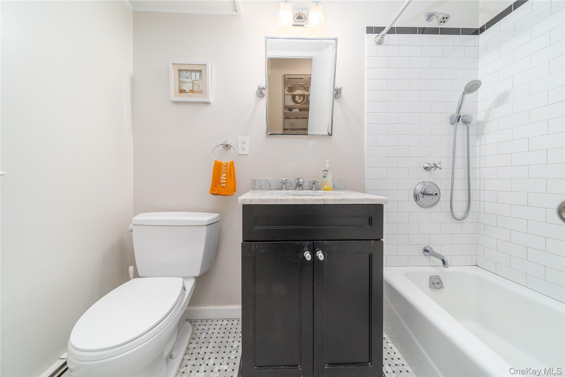 #20 photo, 65 Starling Court, East Hills , NY 11576