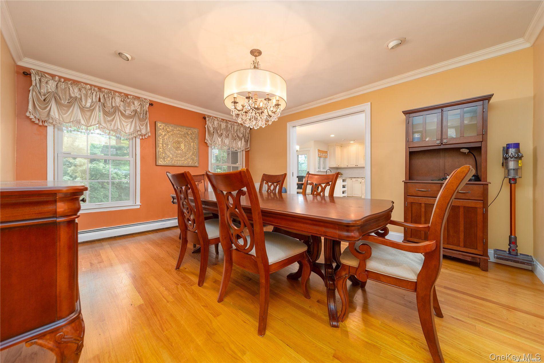 #4 photo, 65 Starling Court, East Hills , NY 11576