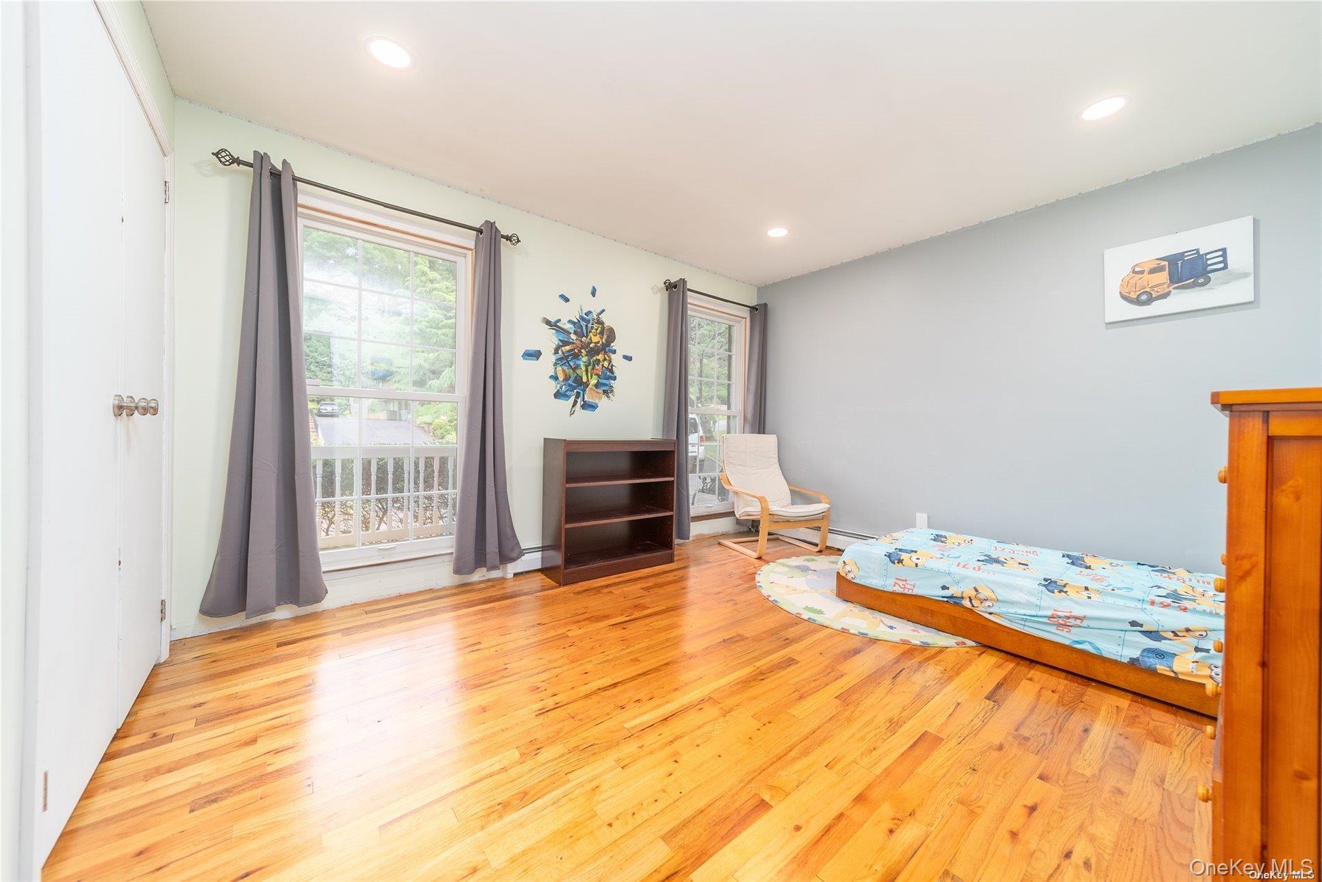 #9 photo, 65 Starling Court, East Hills , NY 11576