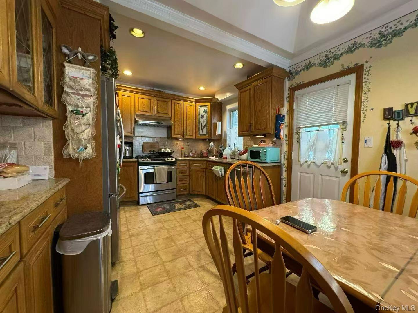 #5 photo, 4552 196th Street, קווינס Flushing , NY 11358