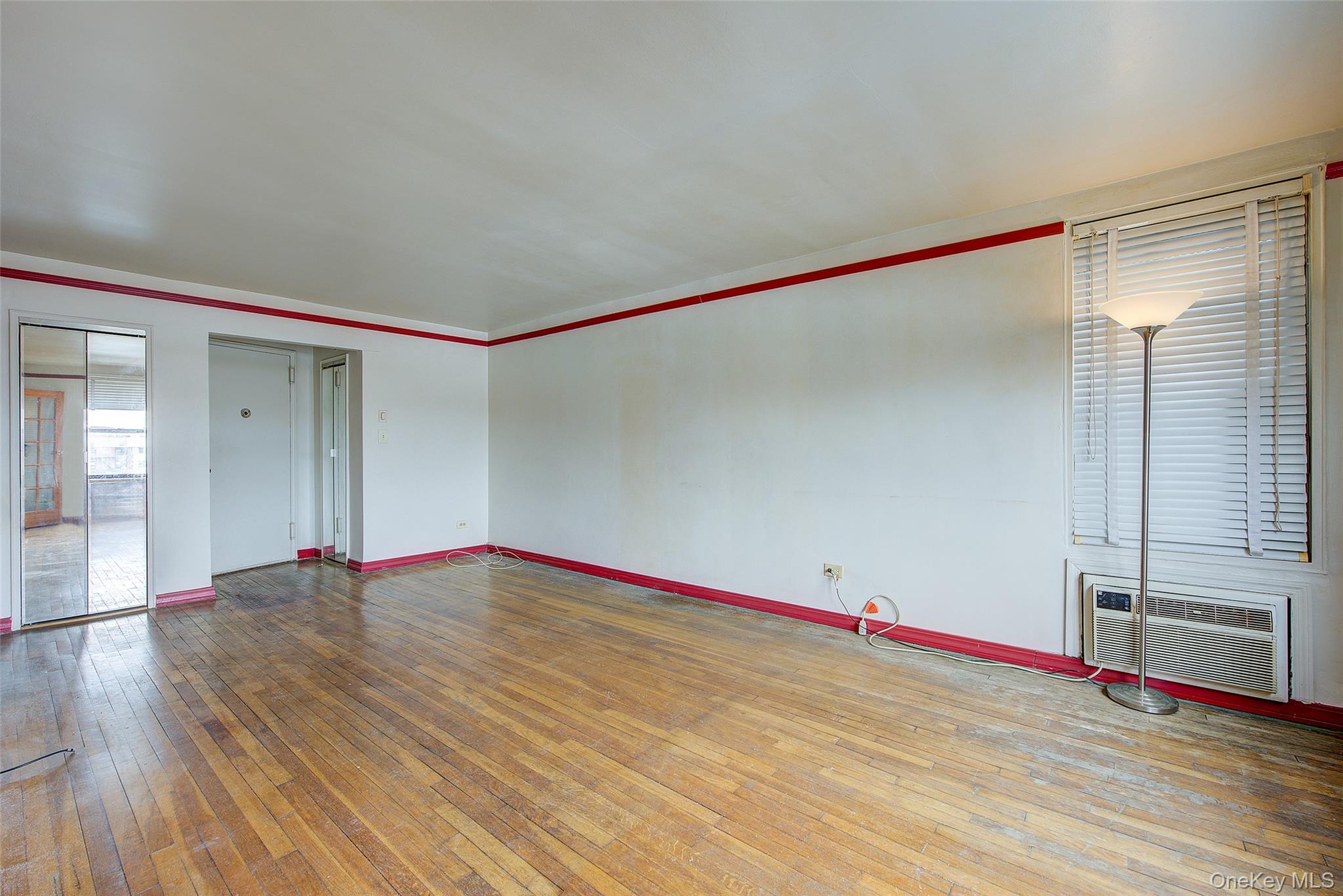 #17 photo, 6395 Austin Street, 뉴욕퀸즈 Rego Park , NY 11374