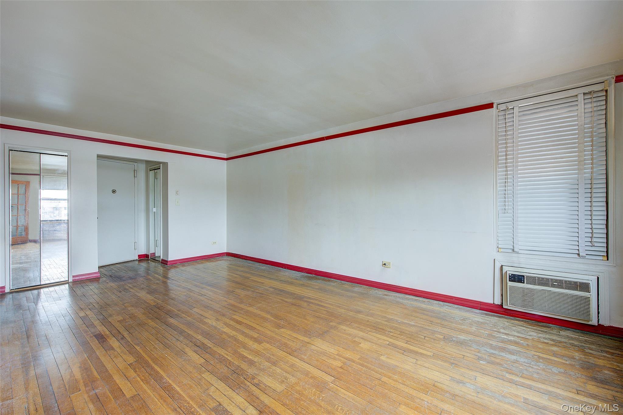 #8 photo, 6395 Austin Street, 뉴욕퀸즈 Rego Park , NY 11374