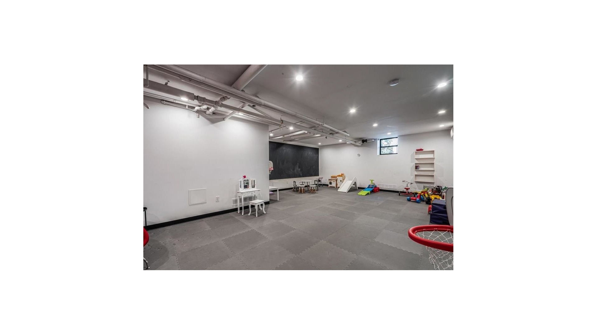 #21 photo, 24-75 38TH Street, Astoria , NY 11101