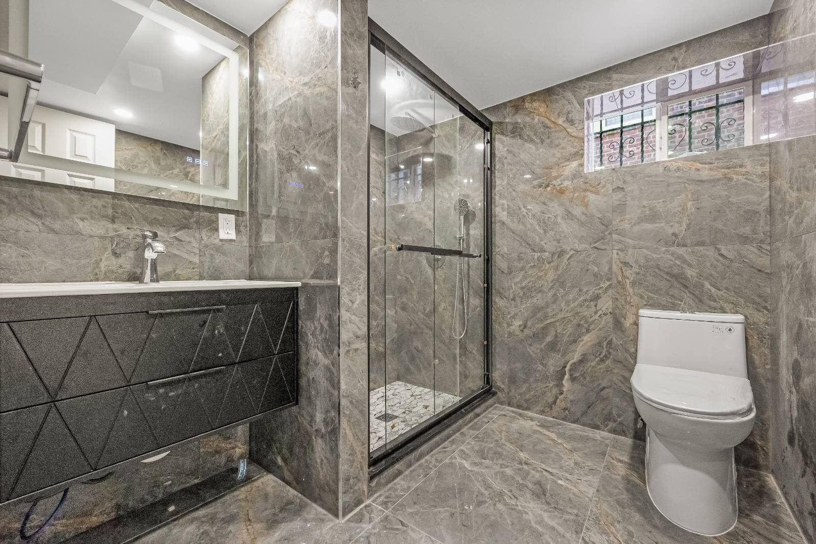 #38 photo, 206-15 Richland ave, Hollis Hills , NY 11364