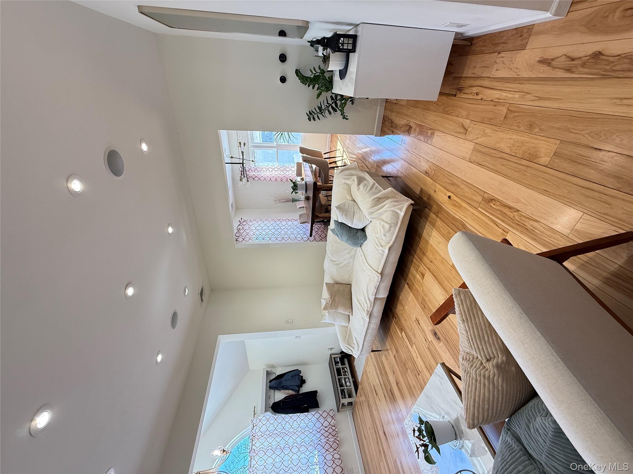 #5 photo, 16 Sportsmans Avenue, Freeport , NY 11520