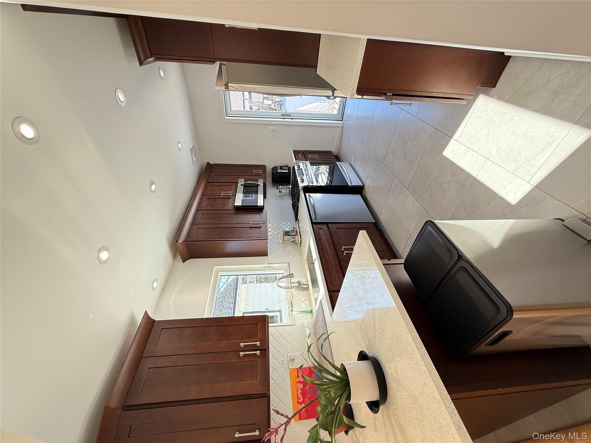 #9 photo, 16 Sportsmans Avenue, Freeport , NY 11520