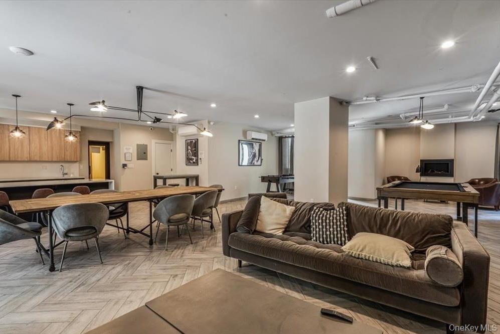 #20 photo, 24-75 38th Street, কুইন্‌স Astoria , NY 11103