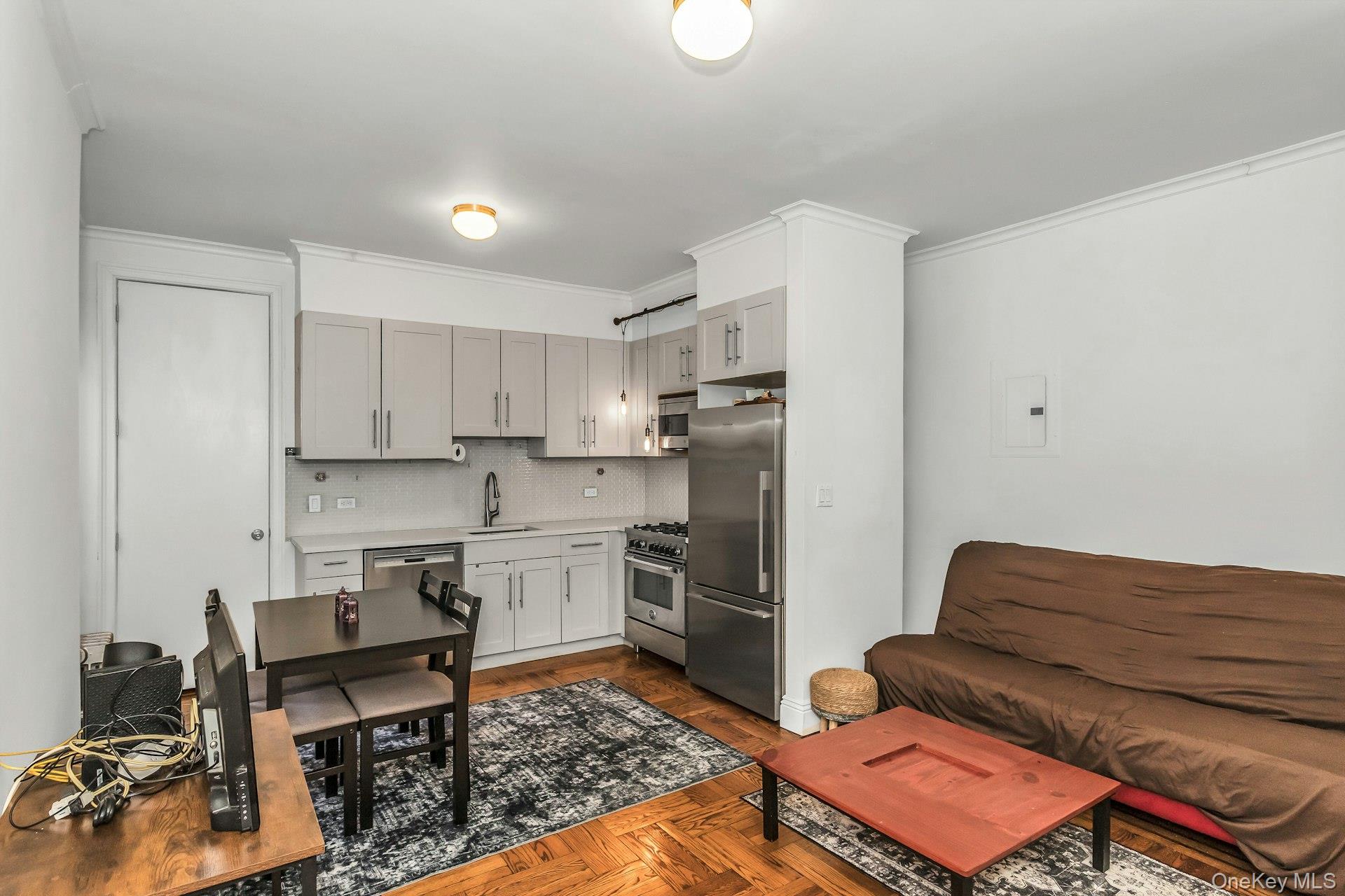 #5 photo, 24-75 38th Street, কুইন্‌স Astoria , NY 11103