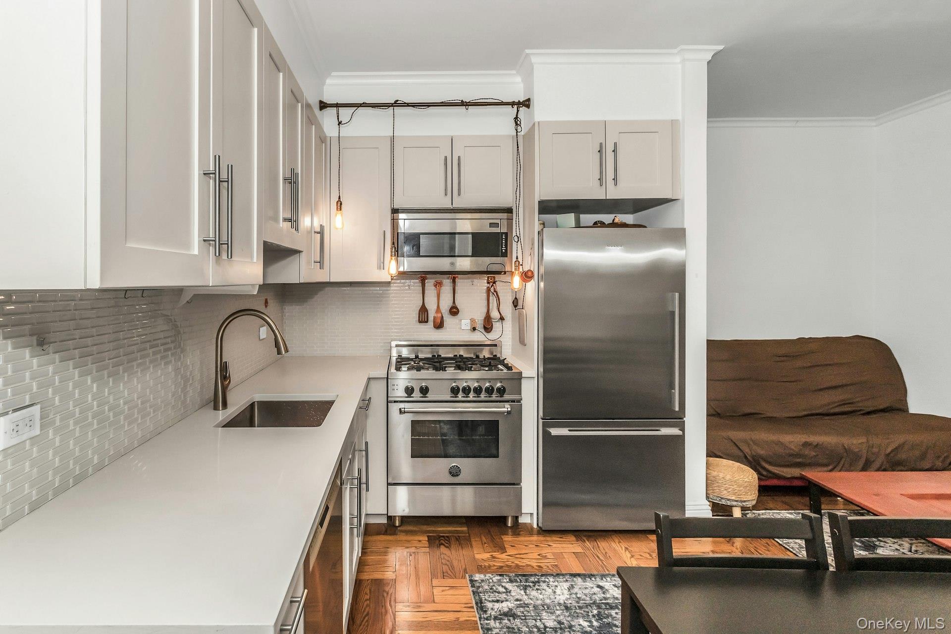 #9 photo, 24-75 38th Street, কুইন্‌স Astoria , NY 11103