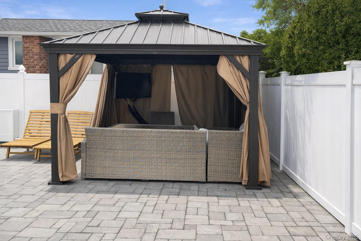 #10 photo, 3938 Arthur Avenue, Seaford , NY 11783