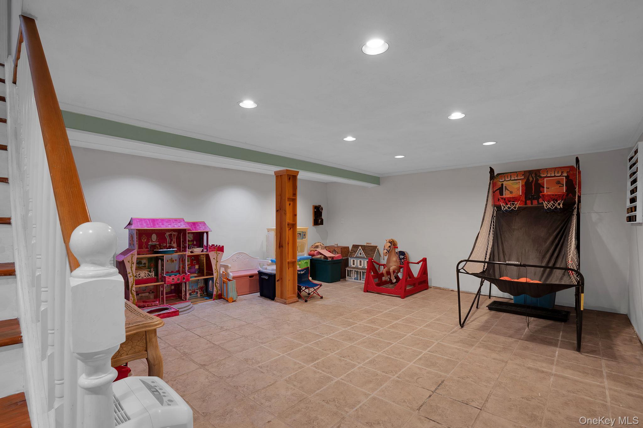 #19 photo, 8 Beverly Lane, East Moriches , NY 11940