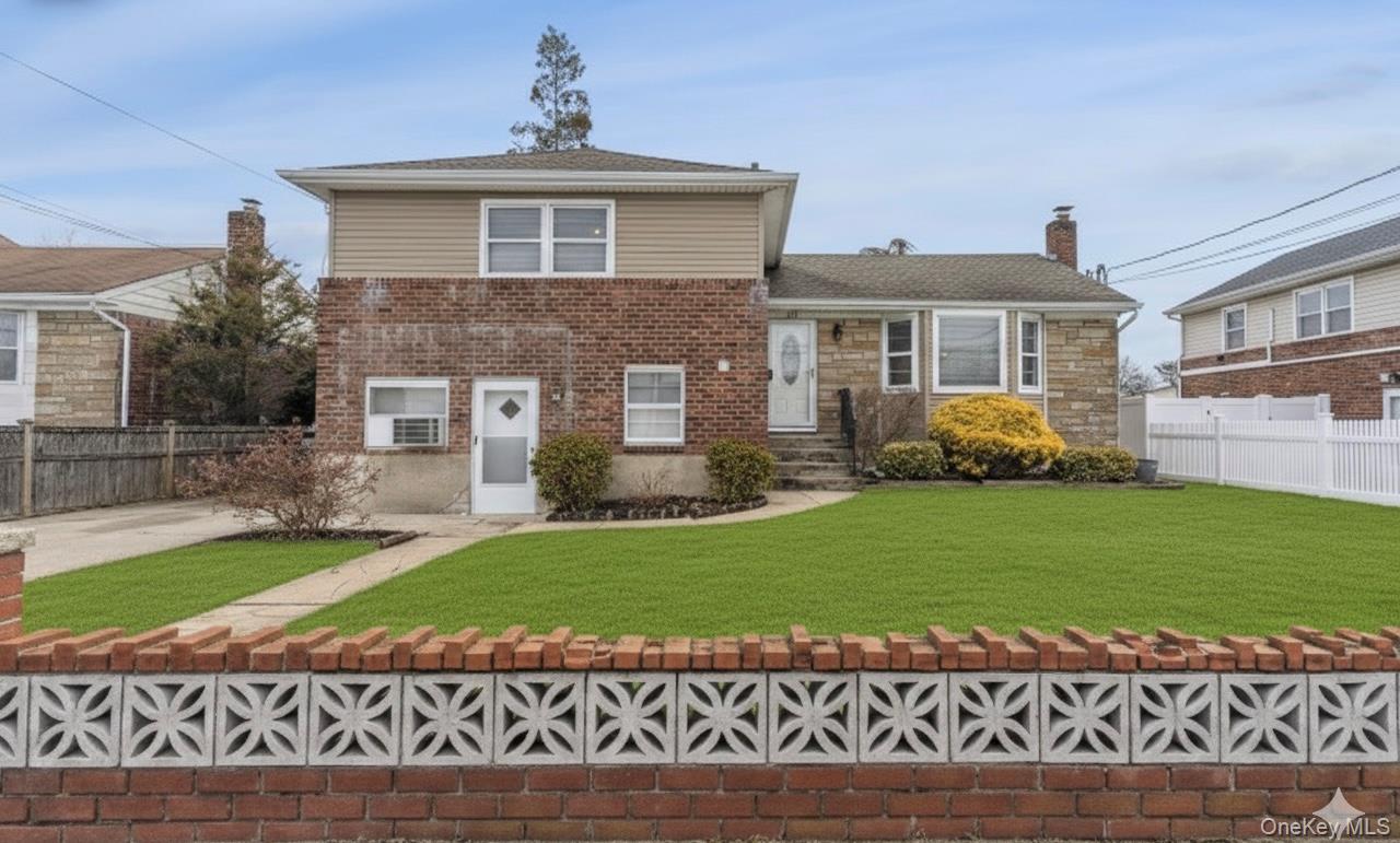 #1 photo, 253 E Meadow Avenue, Нассау ‖ East Meadow , NY 11554