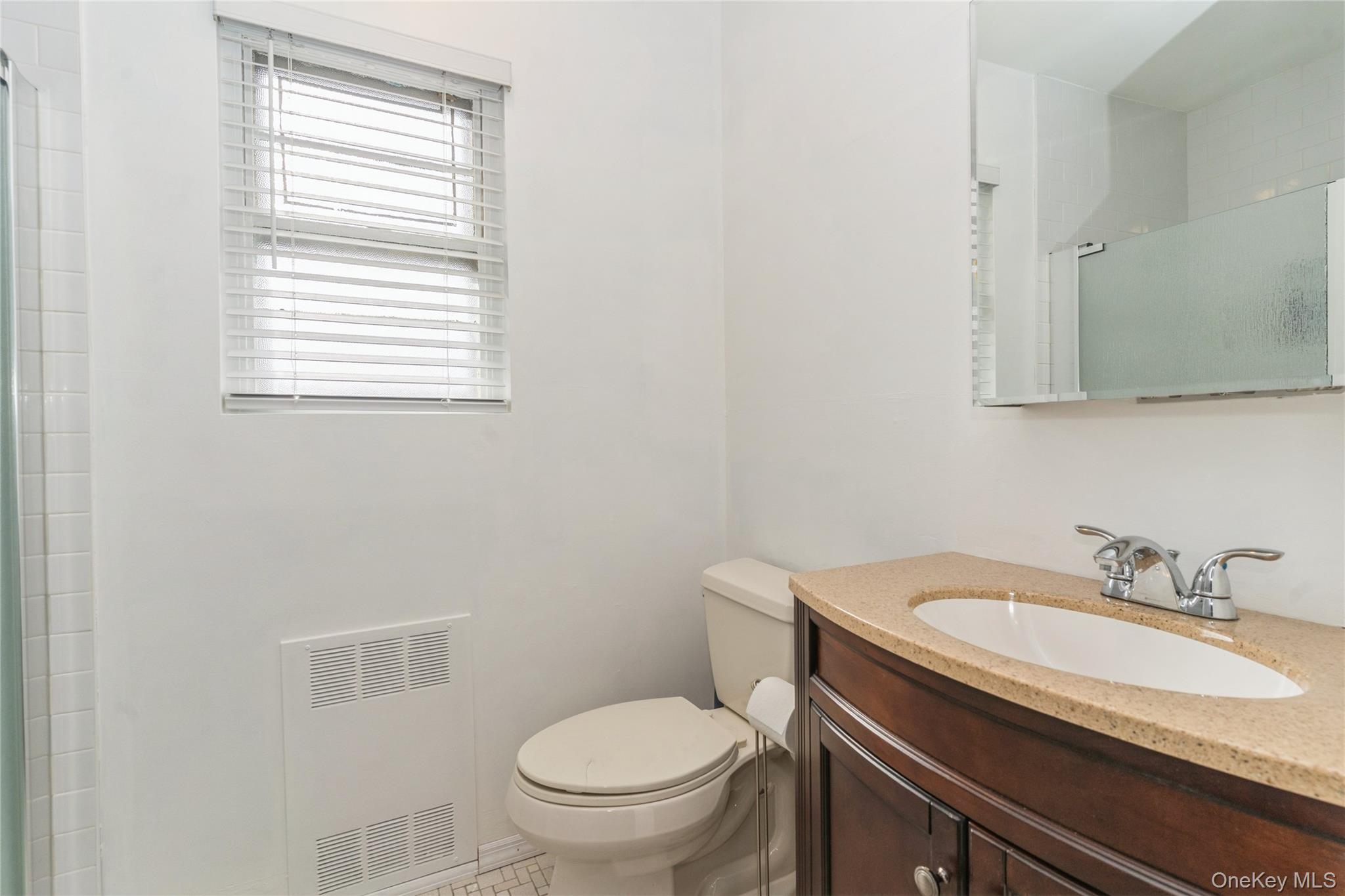 #12 photo, 253 E Meadow Avenue, Нассау ‖ East Meadow , NY 11554