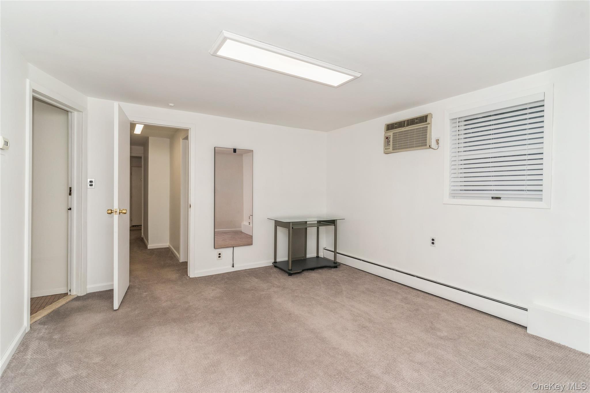 #15 photo, 253 E Meadow Avenue, Нассау ‖ East Meadow , NY 11554