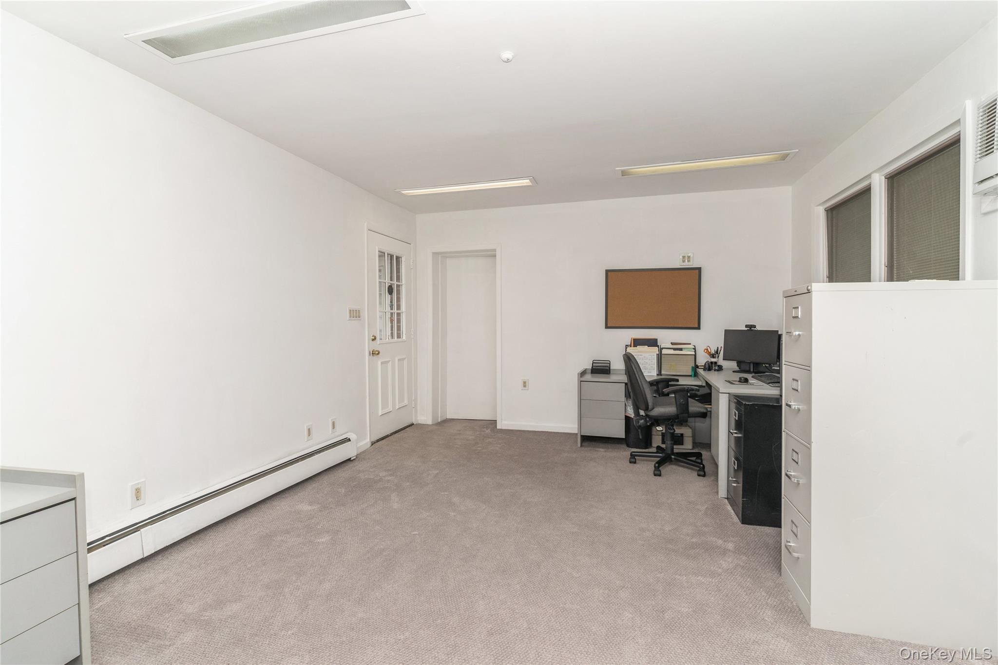 #20 photo, 253 E Meadow Avenue, Нассау ‖ East Meadow , NY 11554