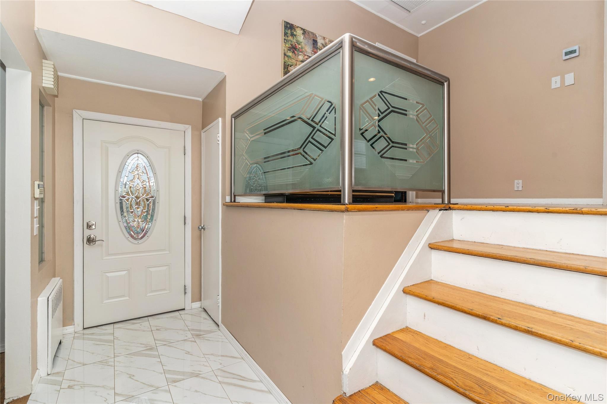 #8 photo, 253 E Meadow Avenue, Нассау ‖ East Meadow , NY 11554