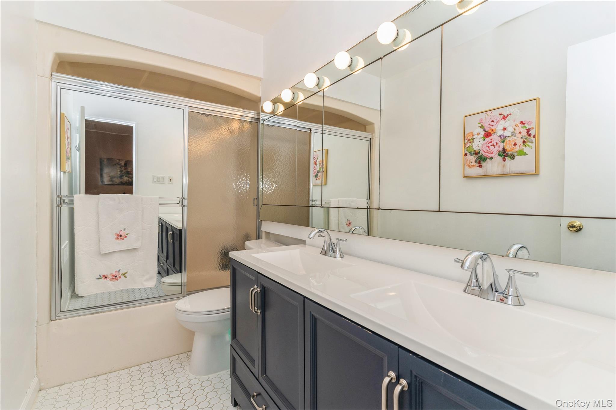 #9 photo, 253 E Meadow Avenue, Нассау ‖ East Meadow , NY 11554