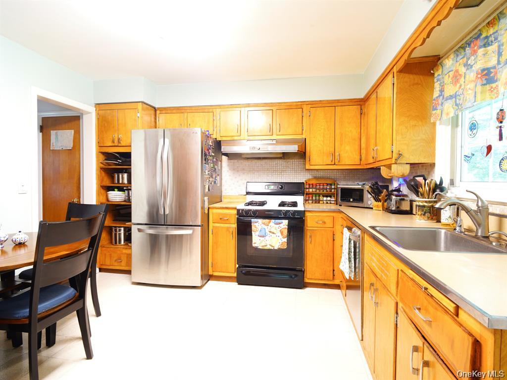 #12 photo, 10 LINDA Drive, Montebello , NY 10901