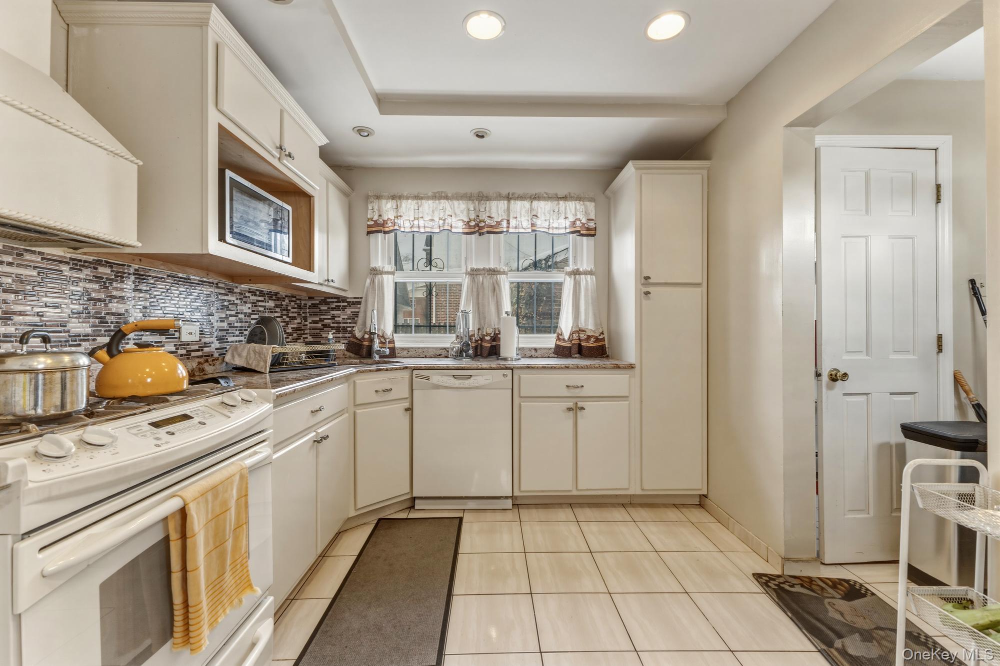 #9 photo, 18811 Dormans Road, Saint Albans , NY 11412