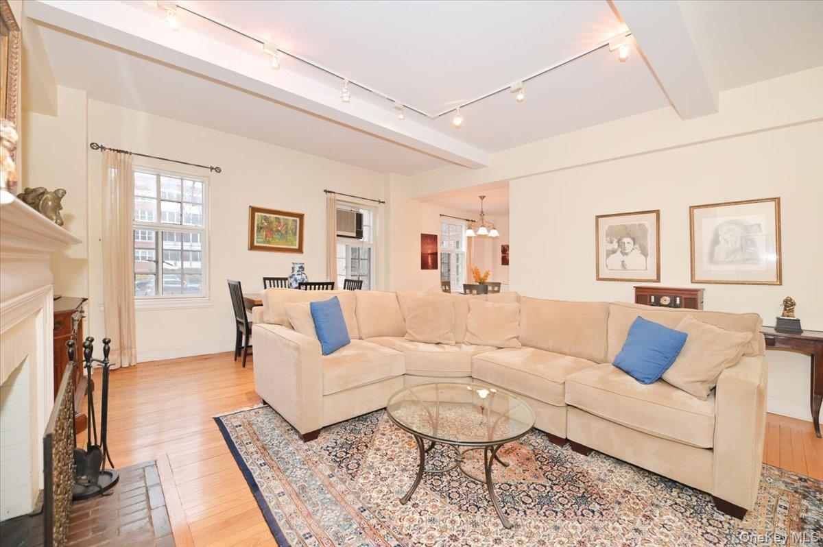 #11 photo, 160 MIDDLE NECK RD, Great Neck , NY 11021