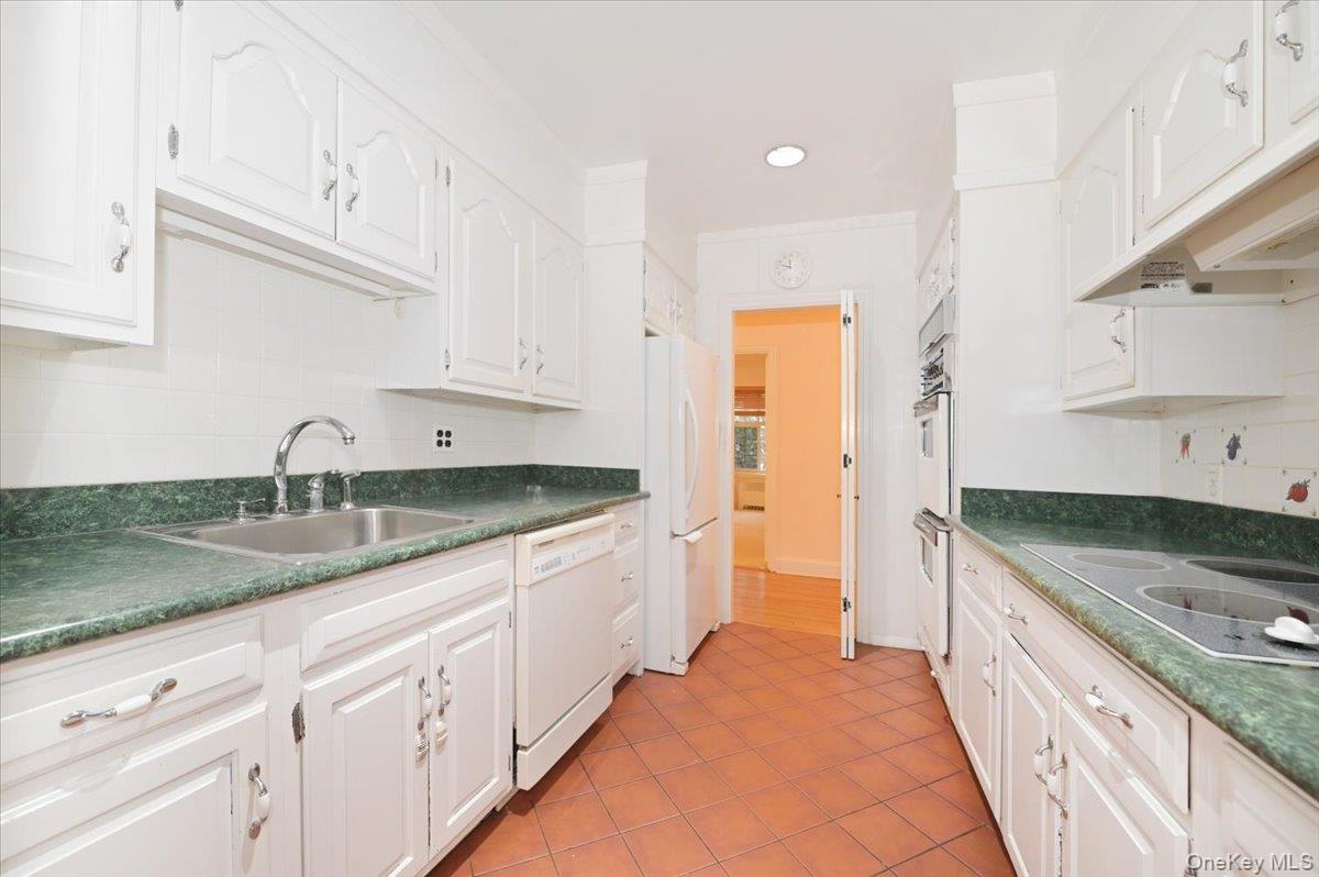 #19 photo, 160 MIDDLE NECK RD, Great Neck , NY 11021