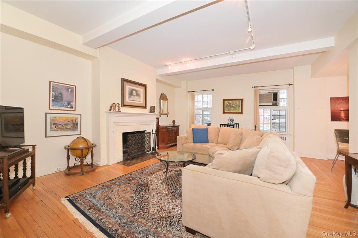 #9 photo, 160 MIDDLE NECK RD, Great Neck , NY 11021