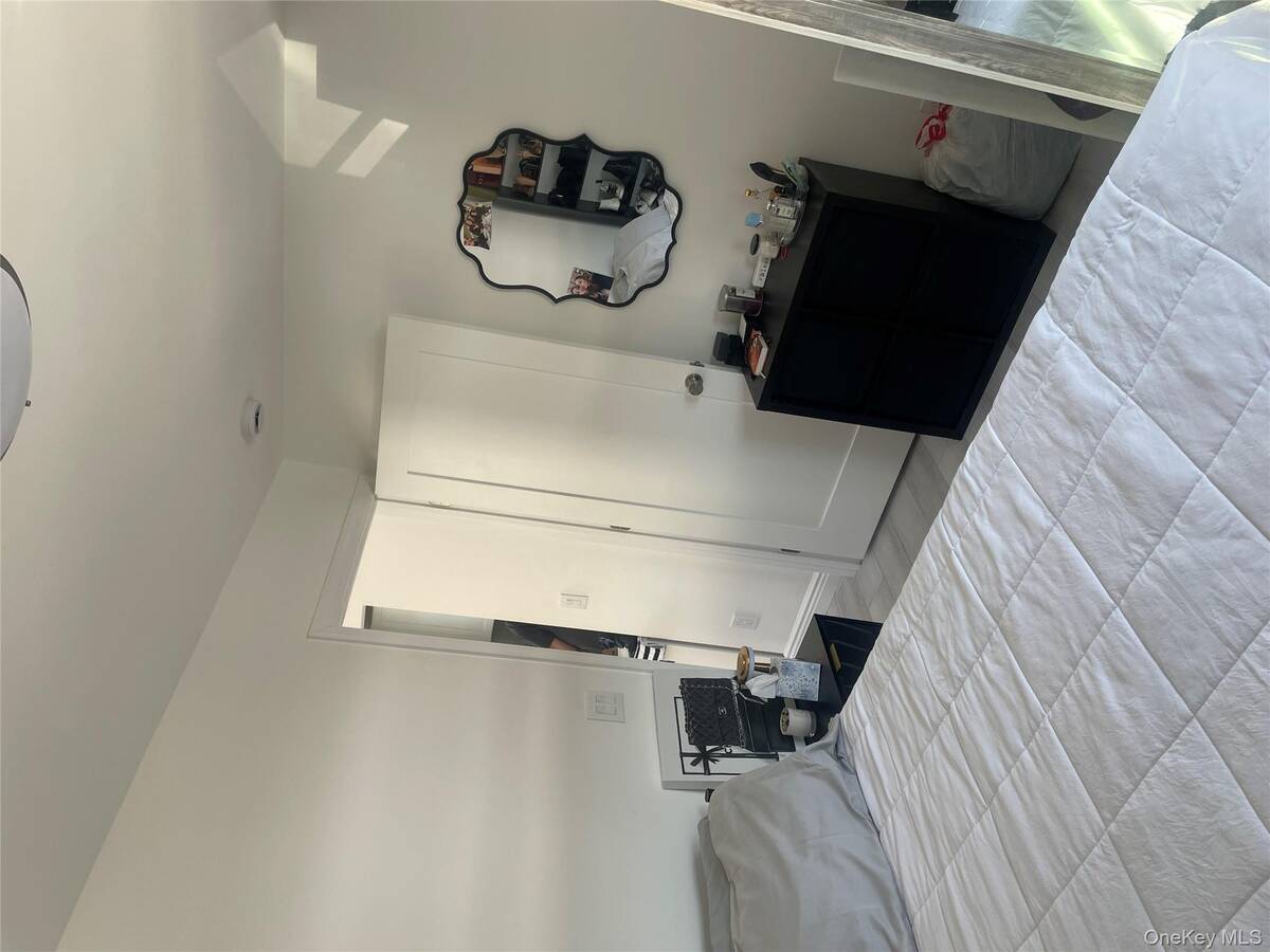 #8 photo, 7 Anawanda Road, North Babylon , NY 11703