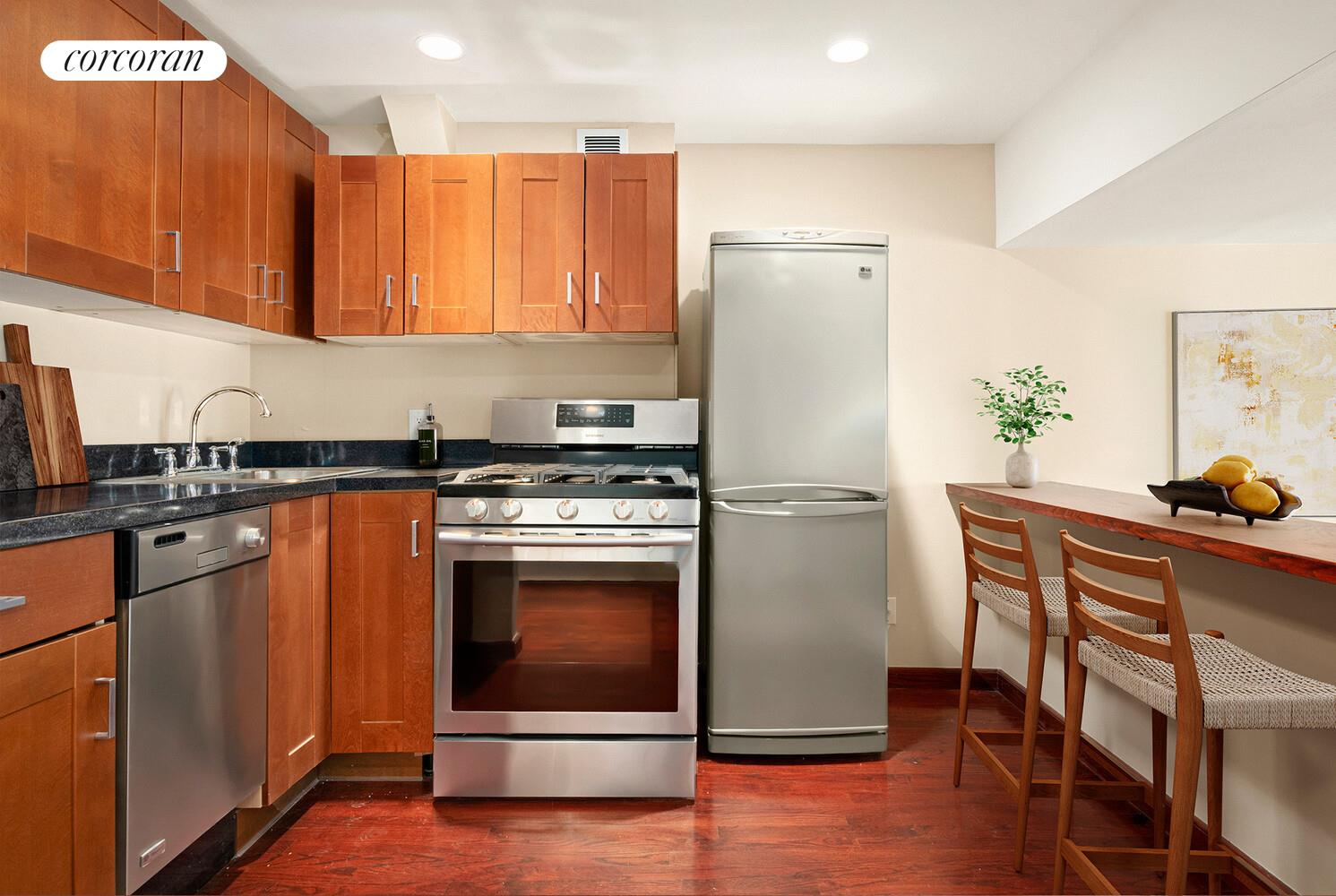 #5 photo, 211 THOMPSON Street, Greenwich Village , NY 10012