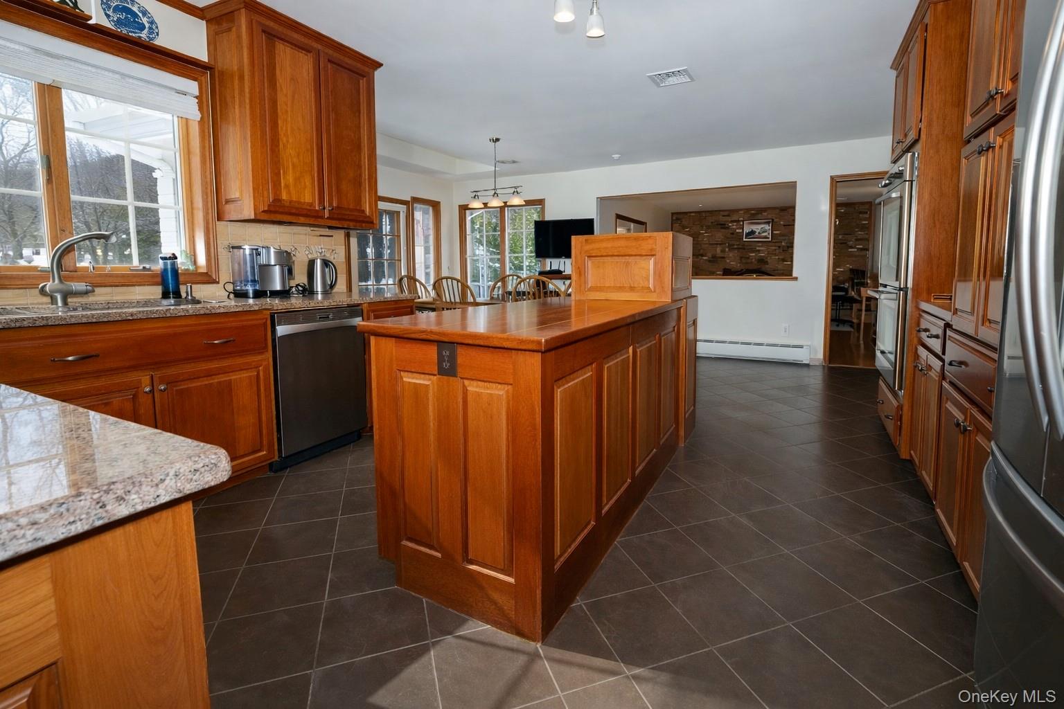 #11 photo, 3 Danielle Court, Montebello , NY 10901