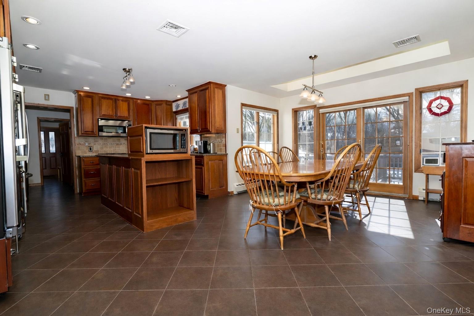 #9 photo, 3 Danielle Court, Montebello , NY 10901