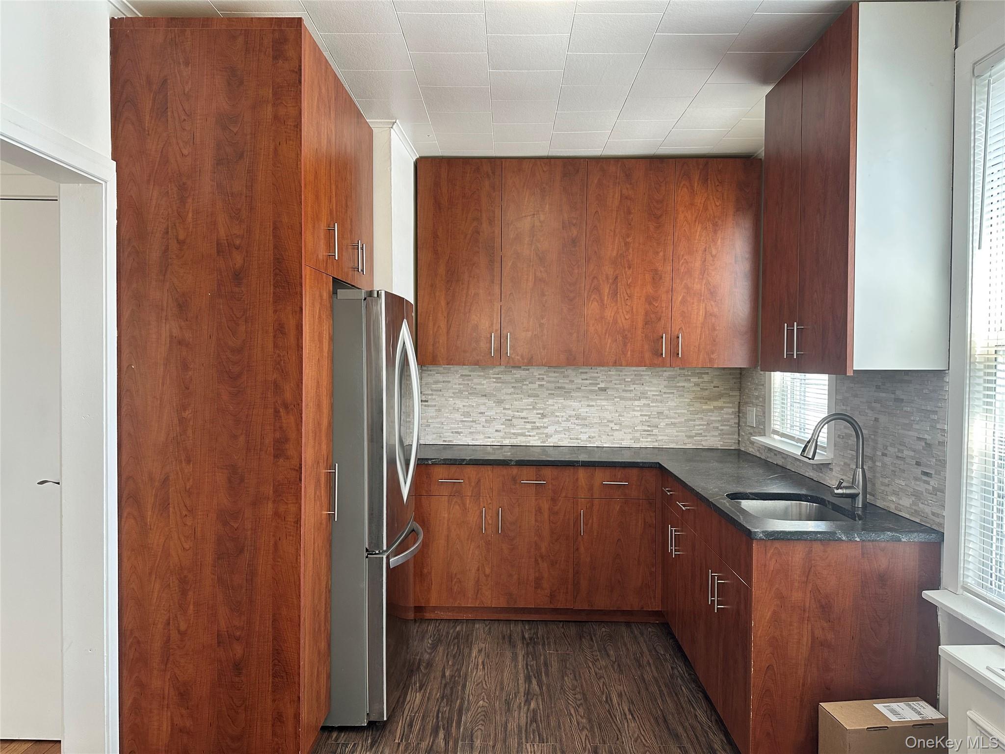 #1 photo, 6034 56th Road, कुईंस Maspeth , NY 11378