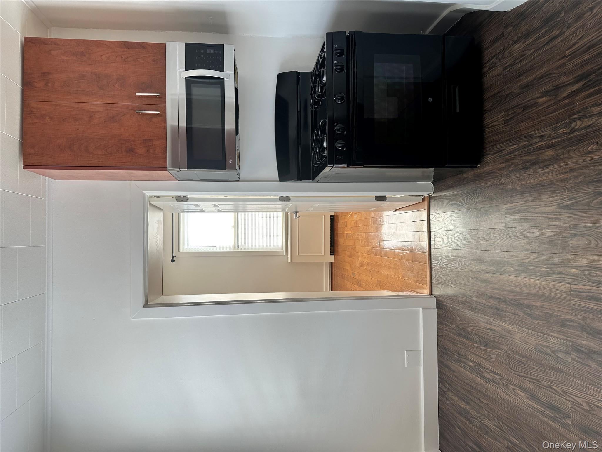 #4 photo, 6034 56th Road, कुईंस Maspeth , NY 11378