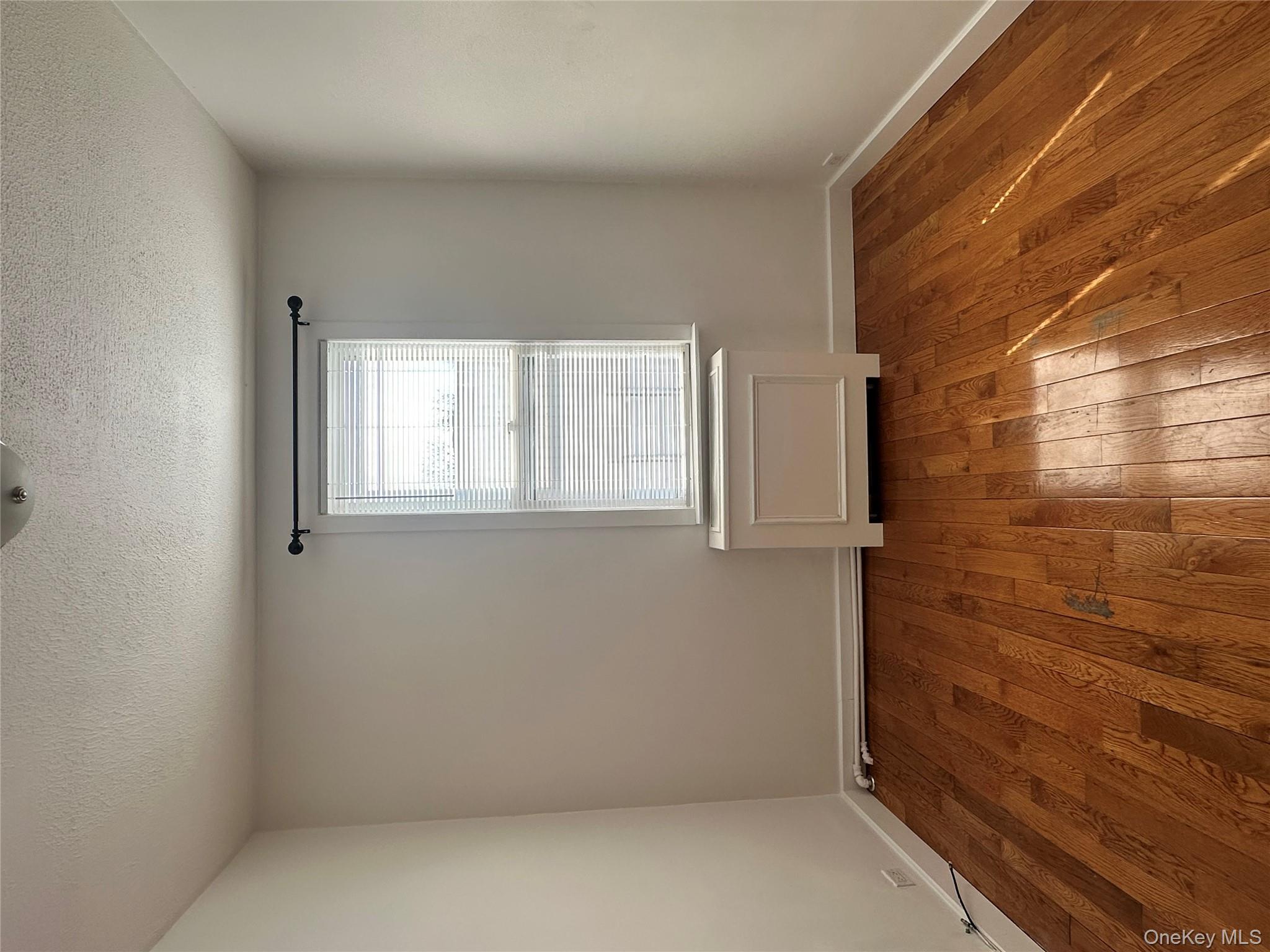 #5 photo, 6034 56th Road, कुईंस Maspeth , NY 11378