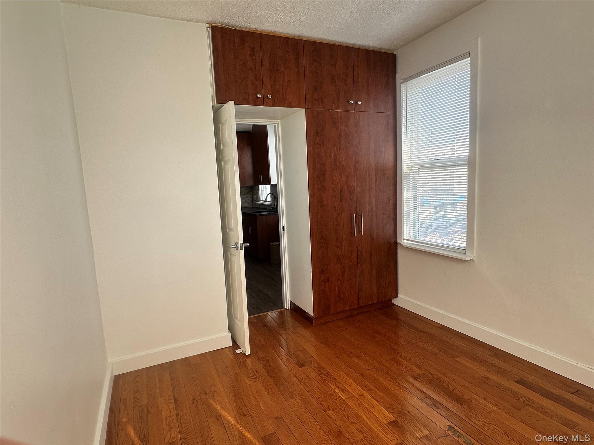 #6 photo, 6034 56th Road, कुईंस Maspeth , NY 11378