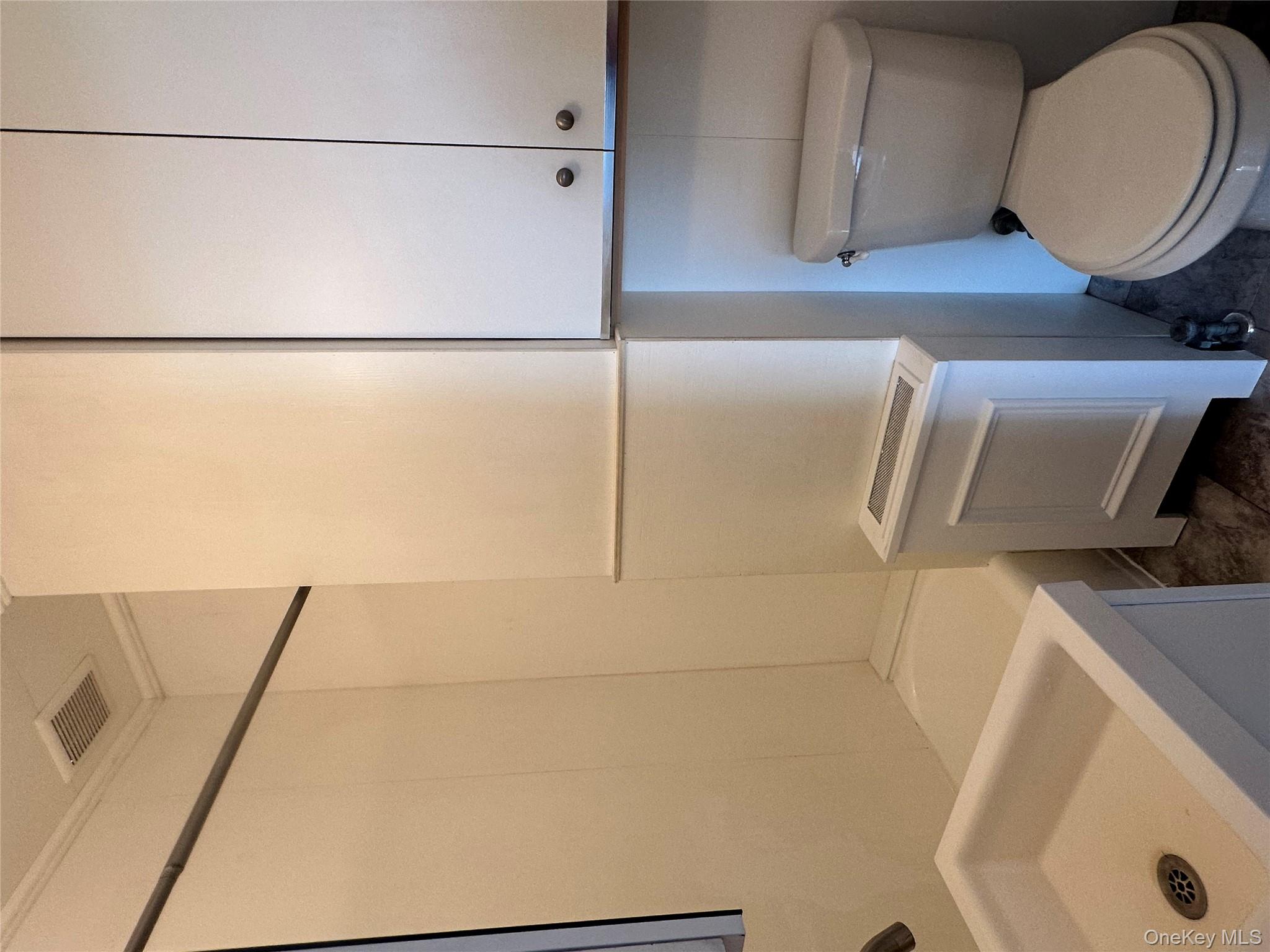 #7 photo, 6034 56th Road, कुईंस Maspeth , NY 11378