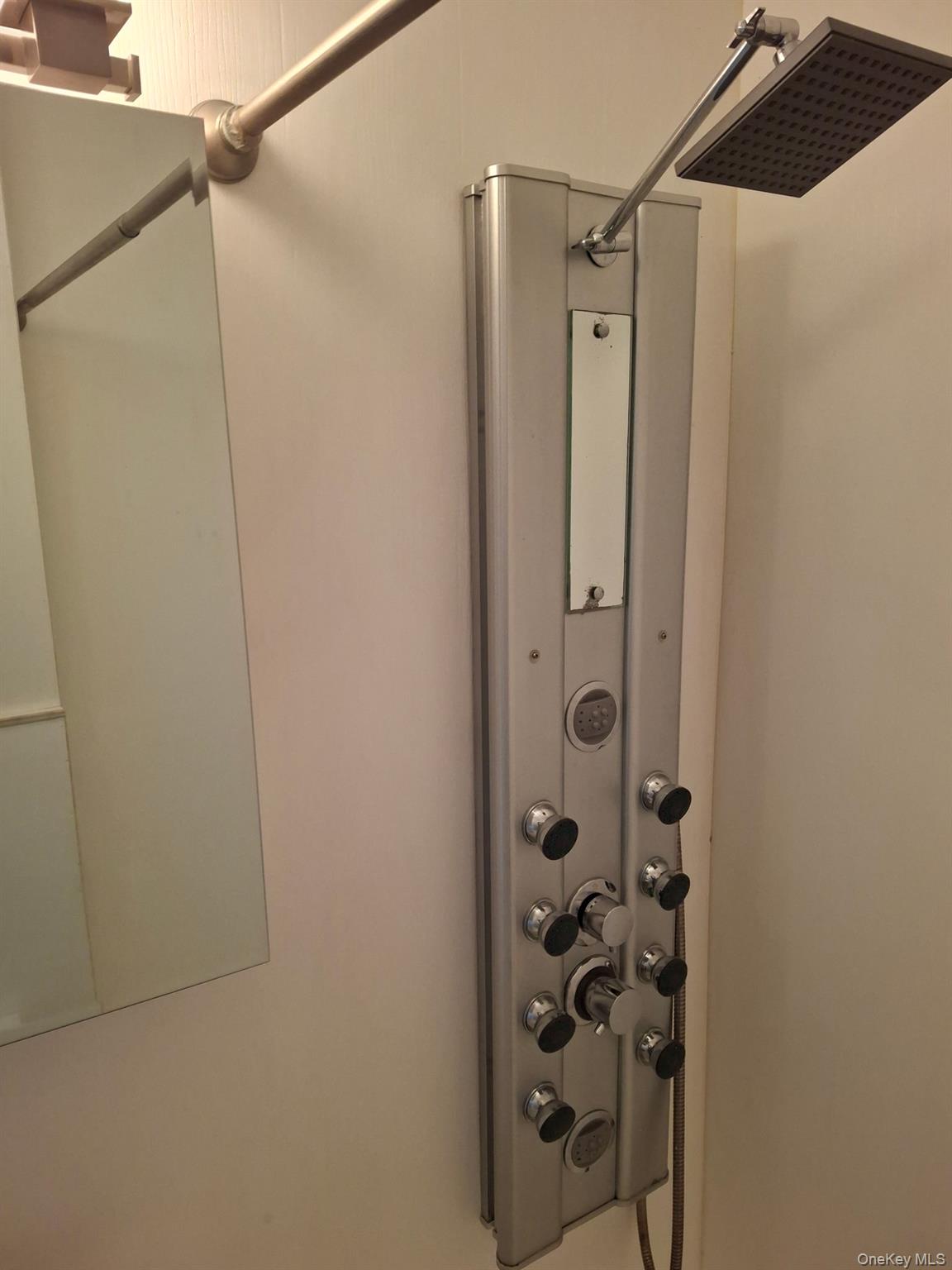 #8 photo, 6034 56th Road, कुईंस Maspeth , NY 11378