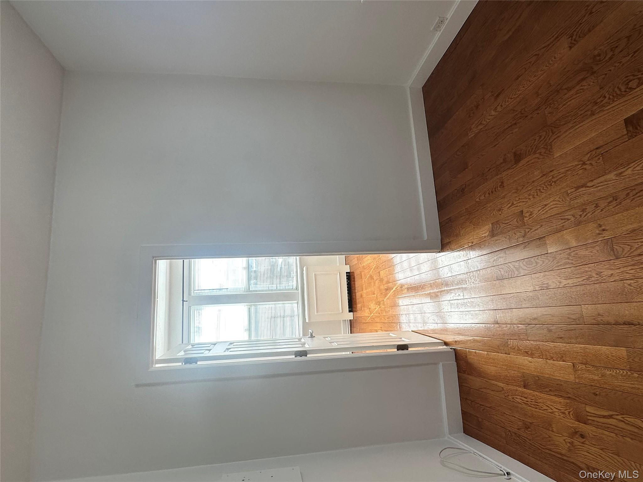 #9 photo, 6034 56th Road, कुईंस Maspeth , NY 11378