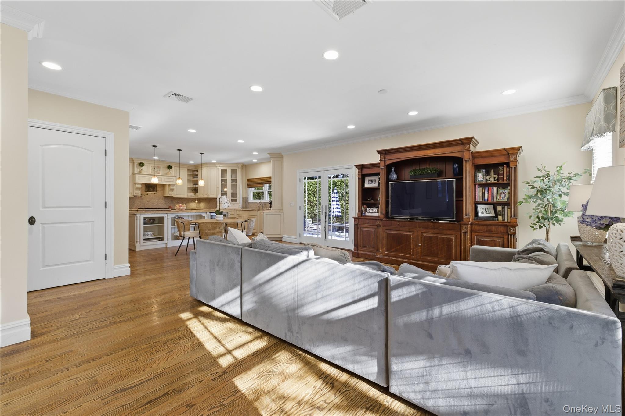 #10 photo, 755 N Village Avenue, Rockville Centre , NY 11570