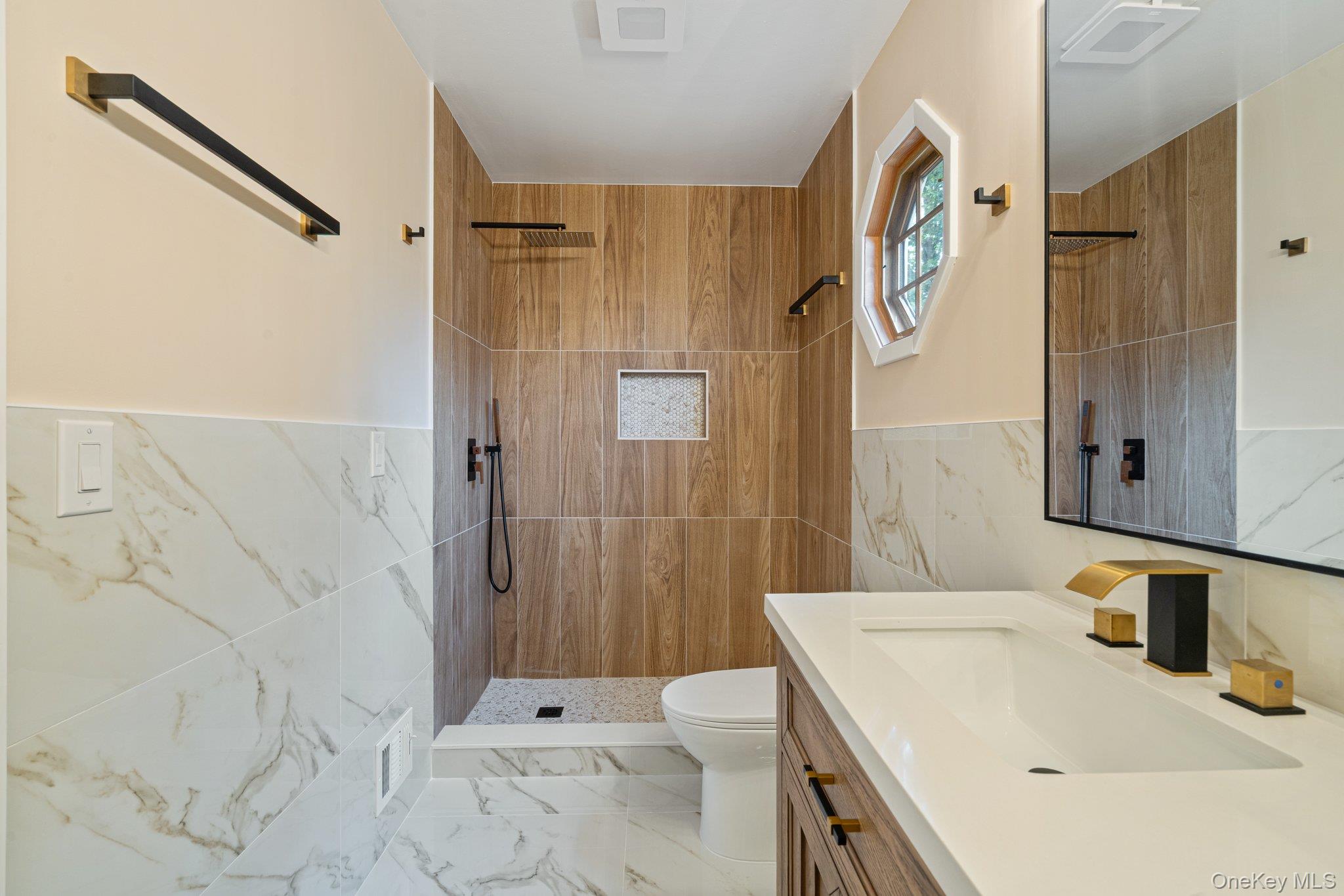 #17 photo, 6 Doe Path, Coram , NY 11727