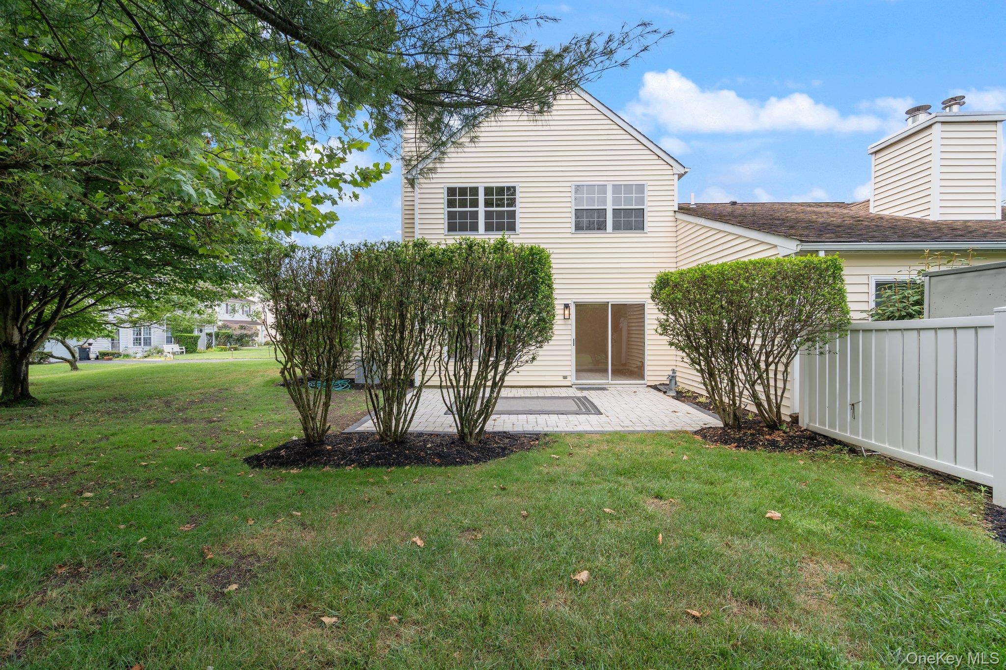 #20 photo, 6 Doe Path, Coram , NY 11727