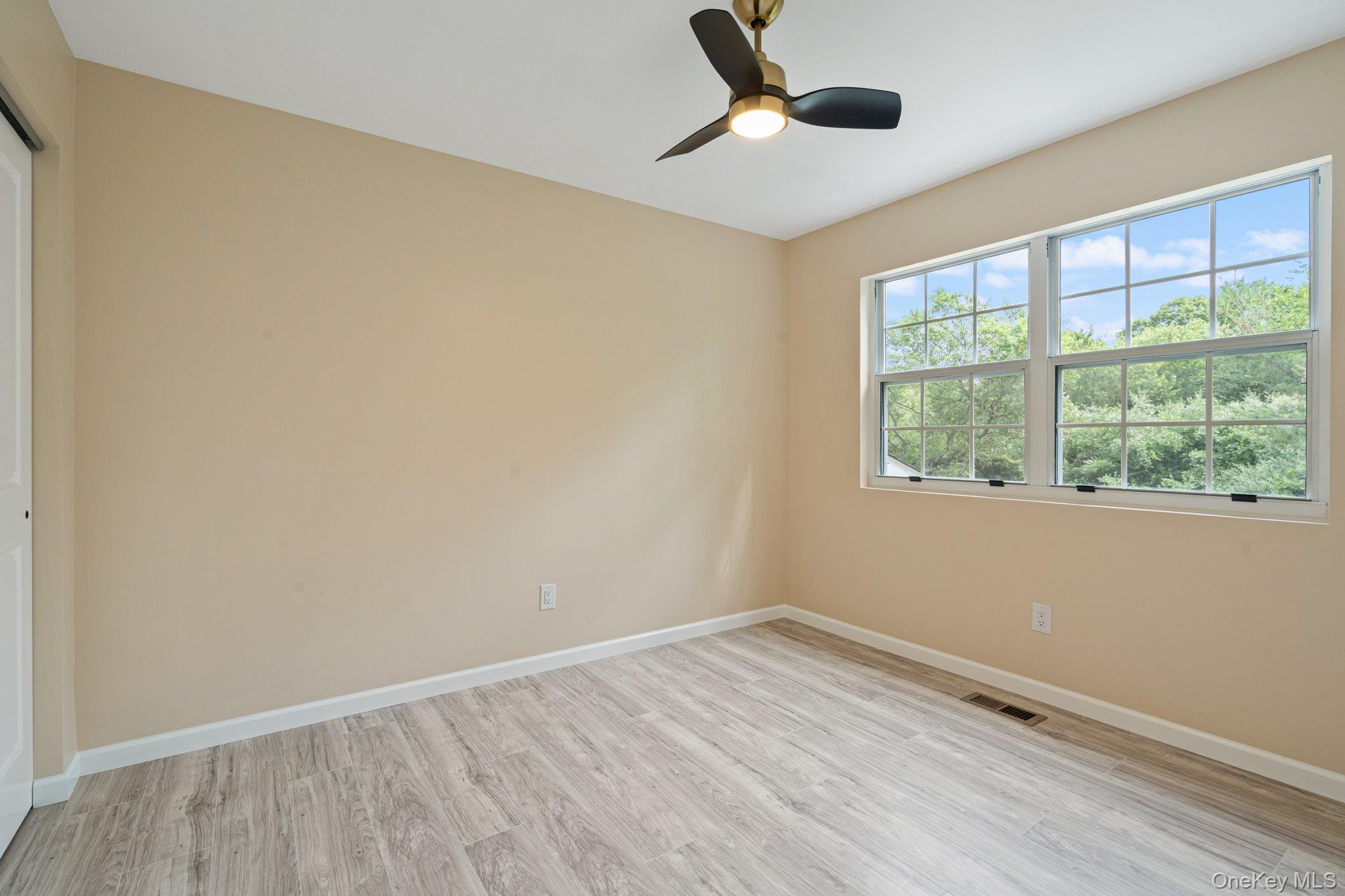 #7 photo, 6 Doe Path, Coram , NY 11727