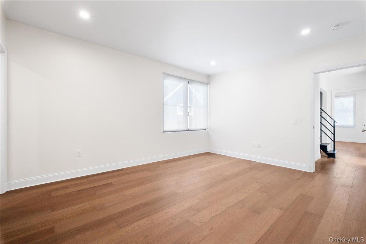 #17 photo, 31 Maple Street, Scarsdale , NY 10583