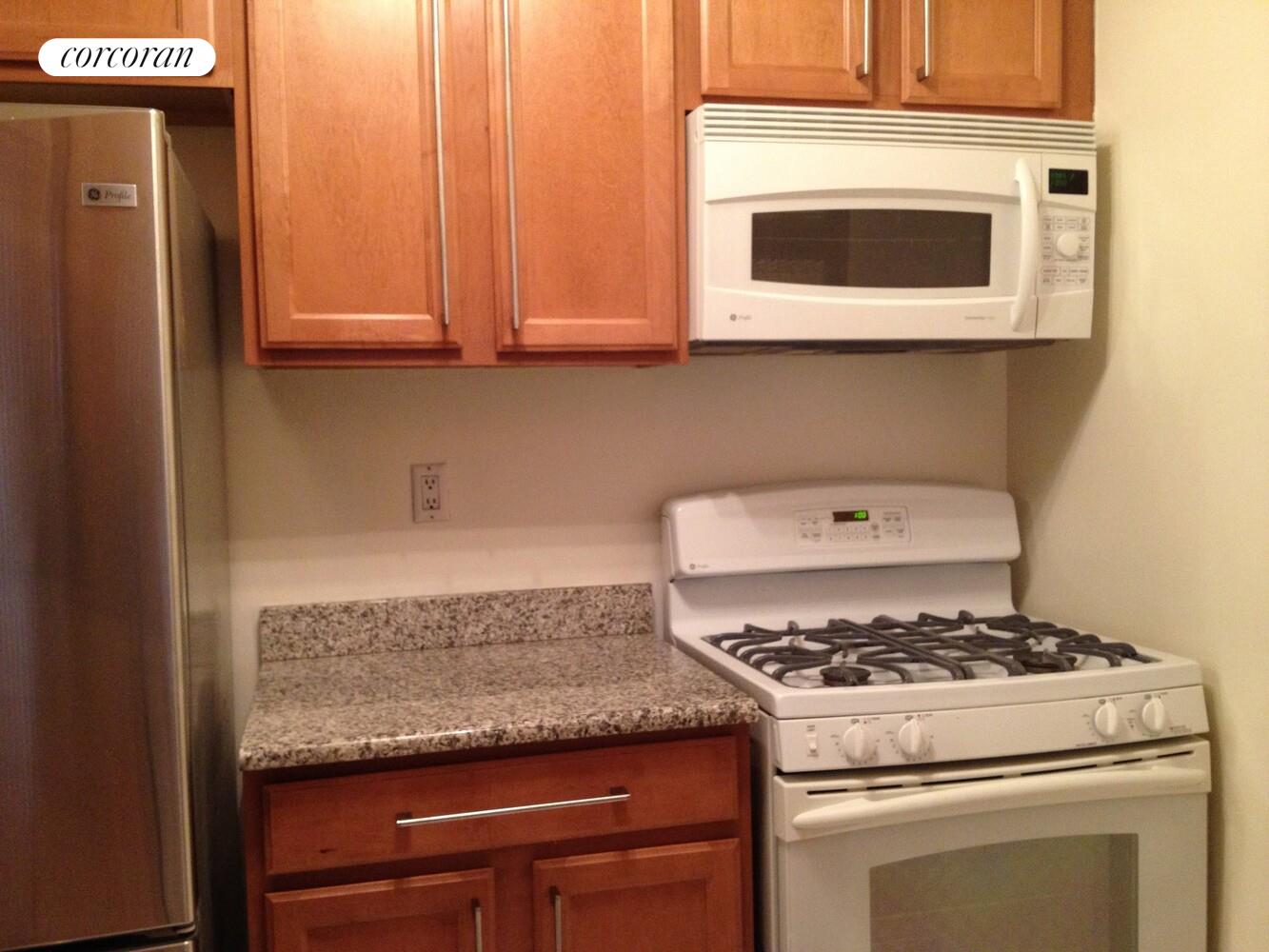 #5 photo, 350 W 50TH Street, Hell's Kitchen , NY 10019