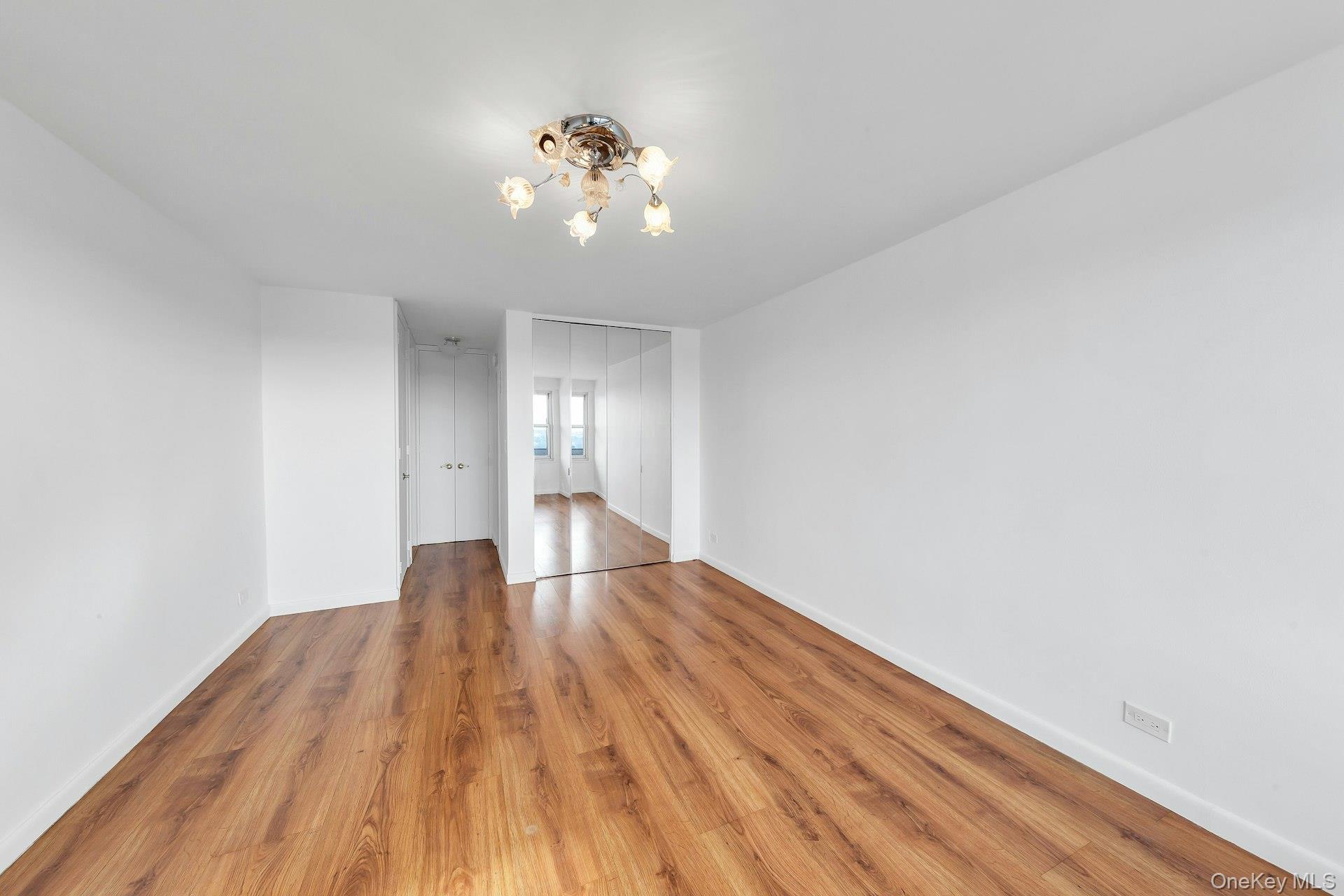 #15 photo, 110-11 Queens Boulevard, কুইন্‌স Forest Hills , NY 11375