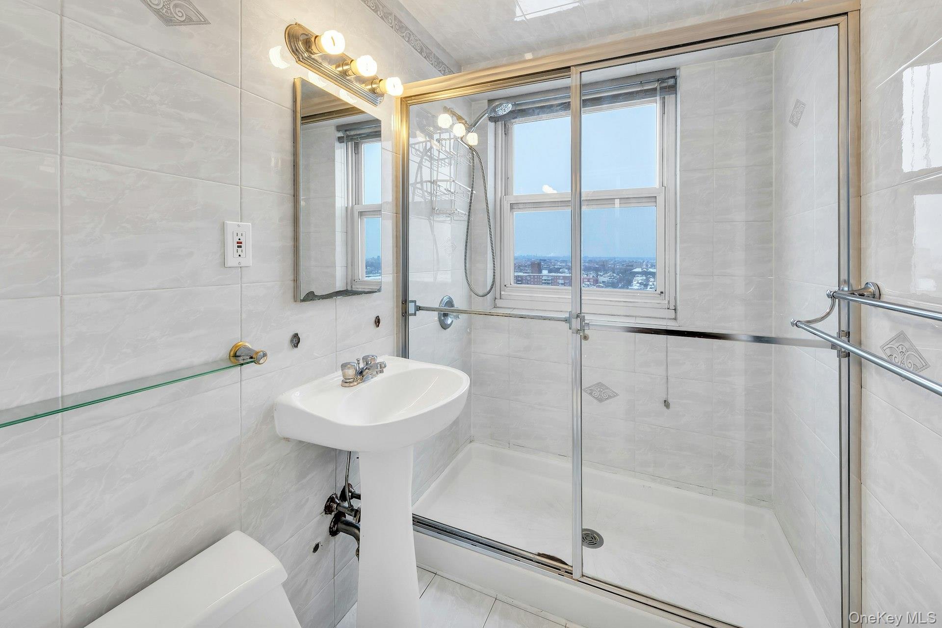 #18 photo, 110-11 Queens Boulevard, কুইন্‌স Forest Hills , NY 11375