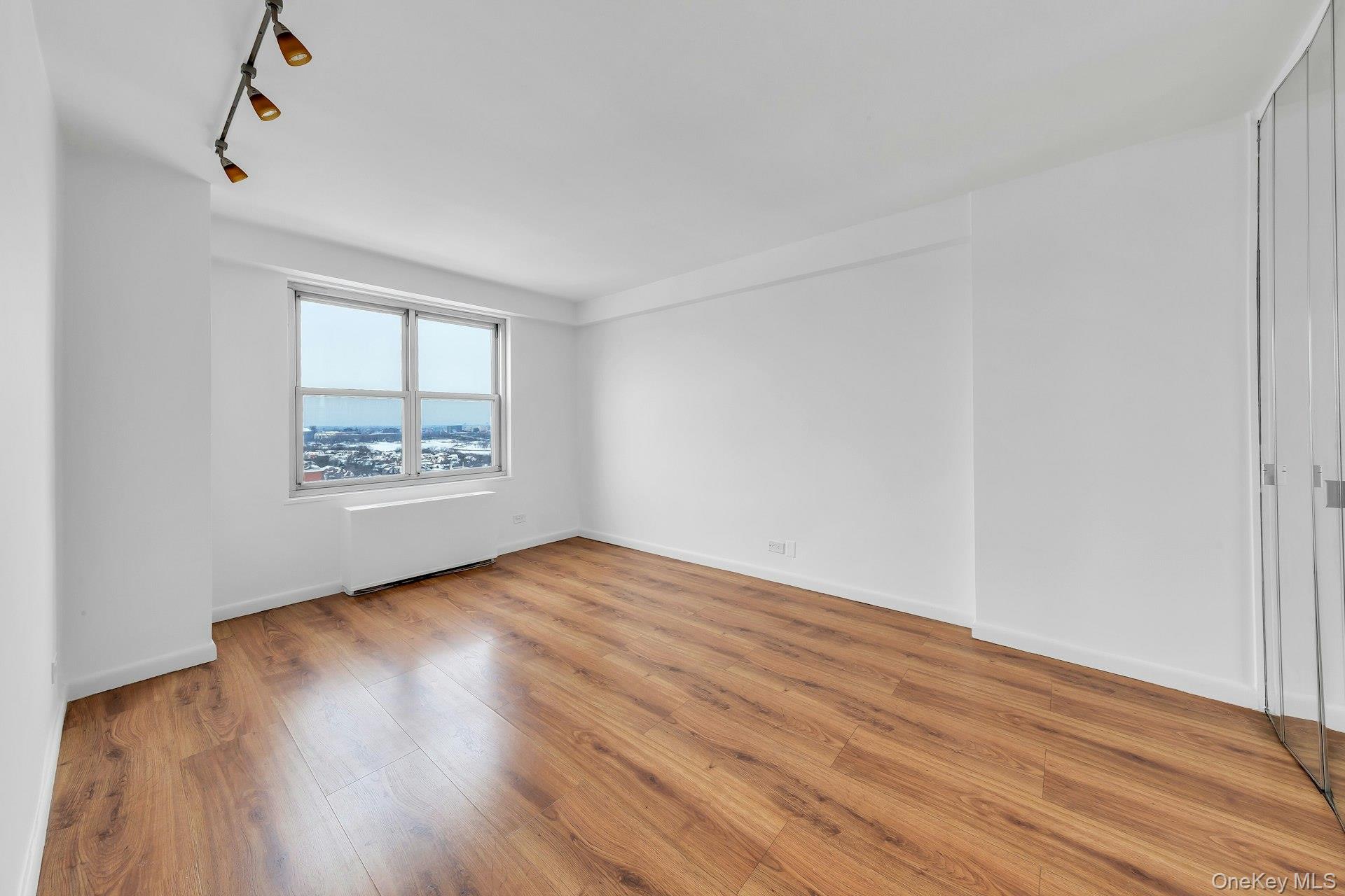 #19 photo, 110-11 Queens Boulevard, কুইন্‌স Forest Hills , NY 11375