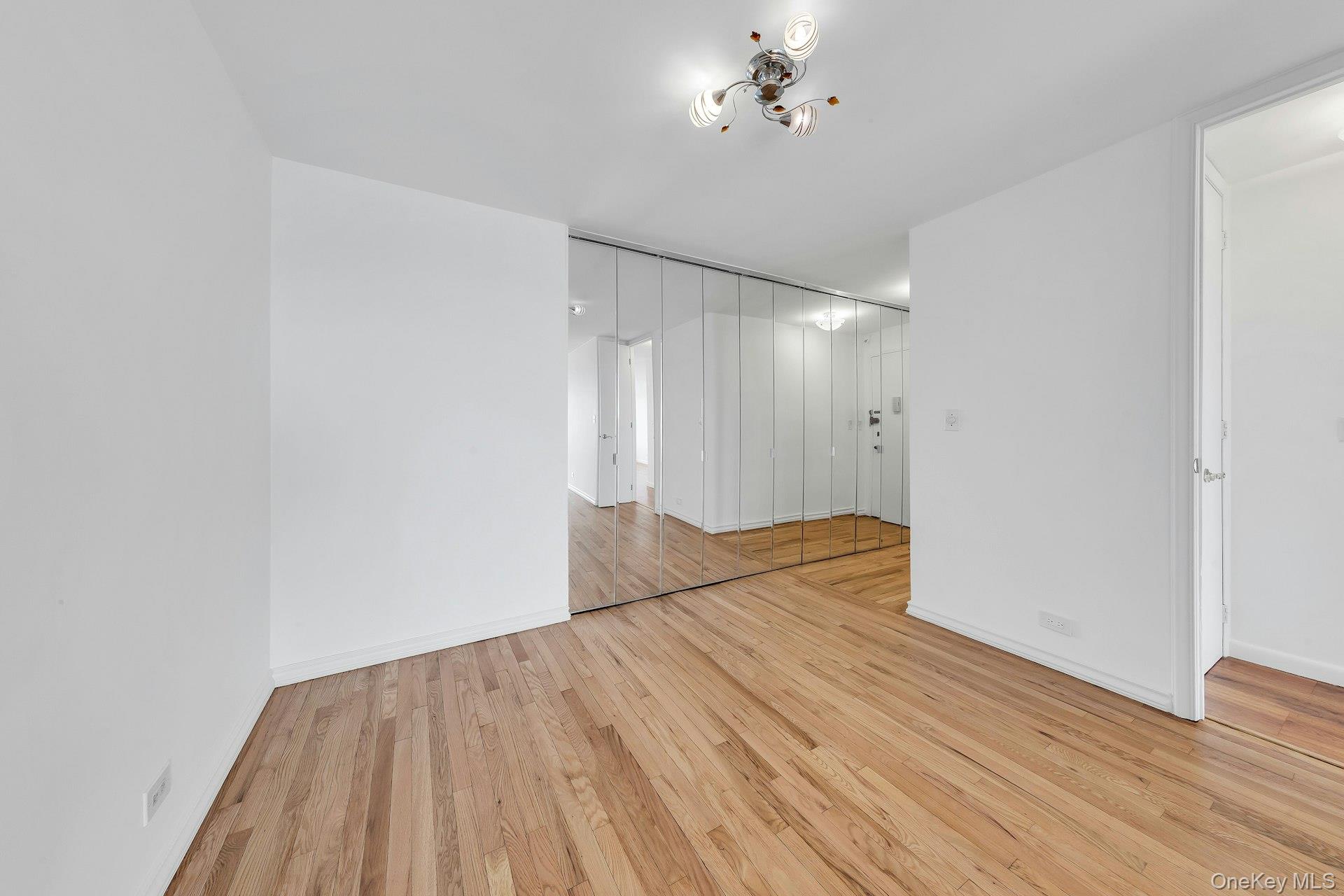 #20 photo, 110-11 Queens Boulevard, কুইন্‌স Forest Hills , NY 11375