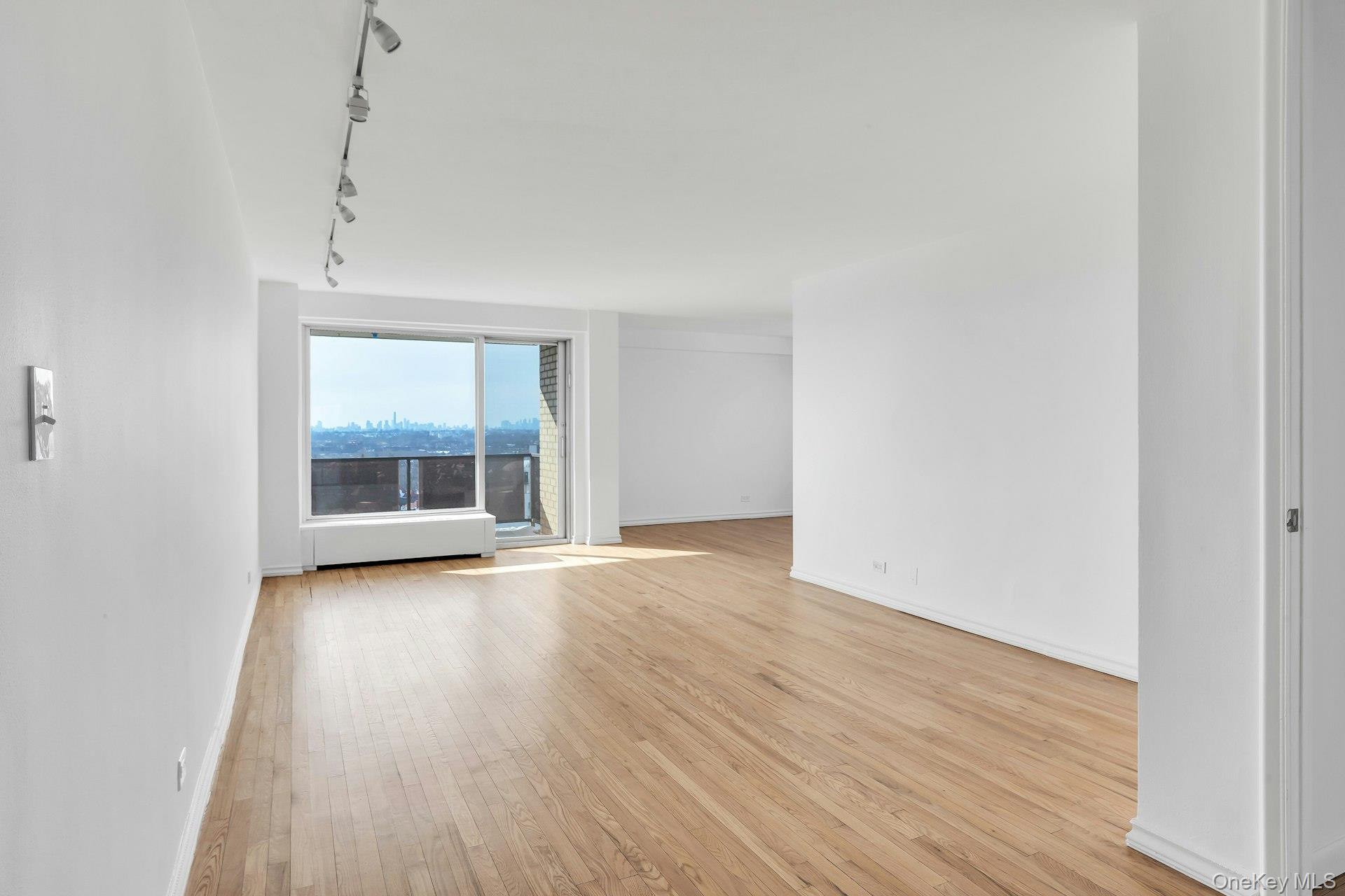 #6 photo, 110-11 Queens Boulevard, কুইন্‌স Forest Hills , NY 11375