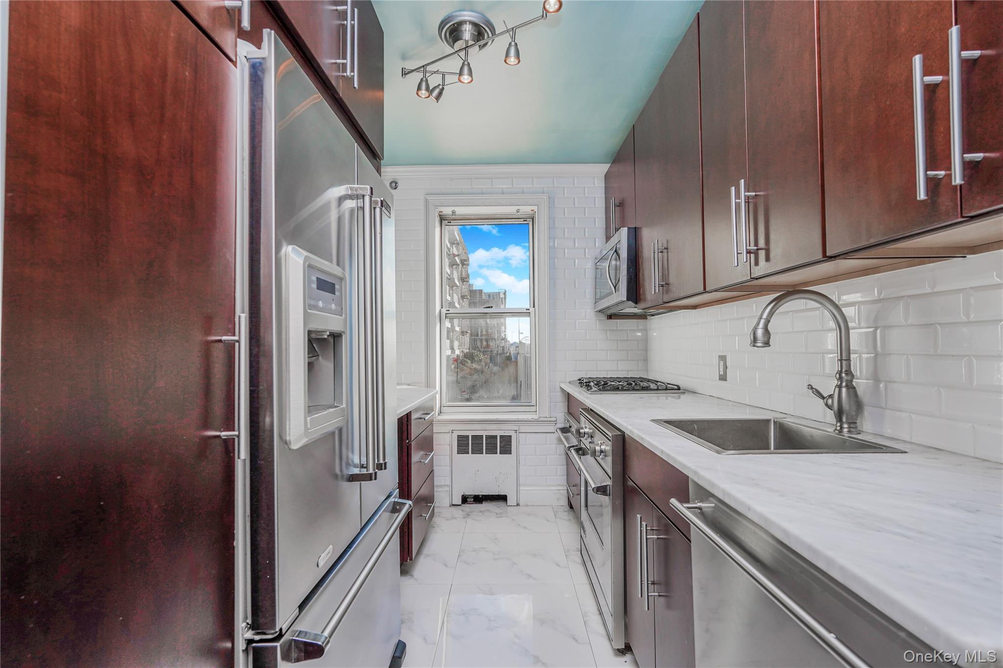 #9 photo, 12116 Ocean Promenade, কুইন্‌স Rockaway Park , NY 11694