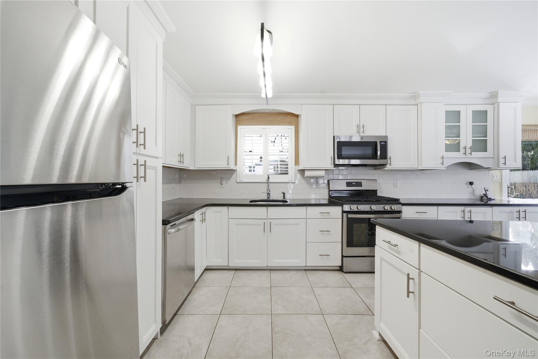 #12 photo, 25 Dolphin Road, Саффолк ‖ East Quogue , NY 11942